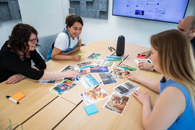 Tableau avec post-its collaboratifs